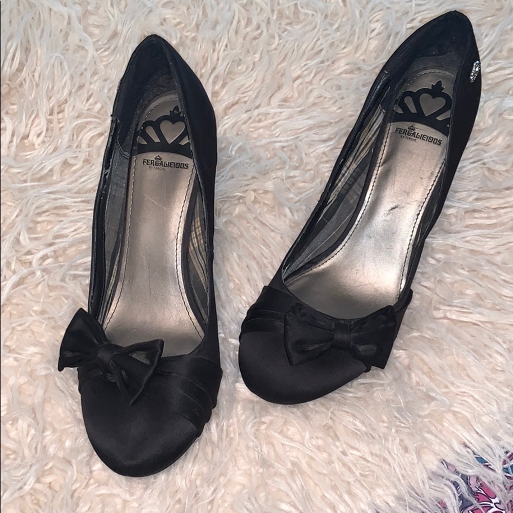 Fergie black bow heels